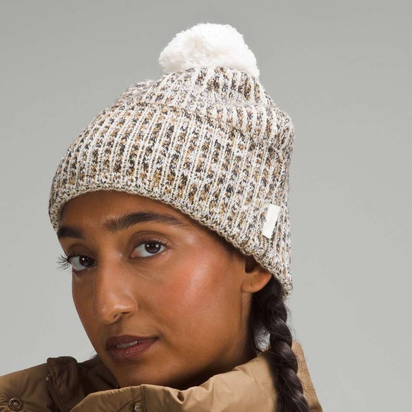 NWOT Lululemon Women’s Textured Fleece-Lined Beanie - Picture 6 of 7